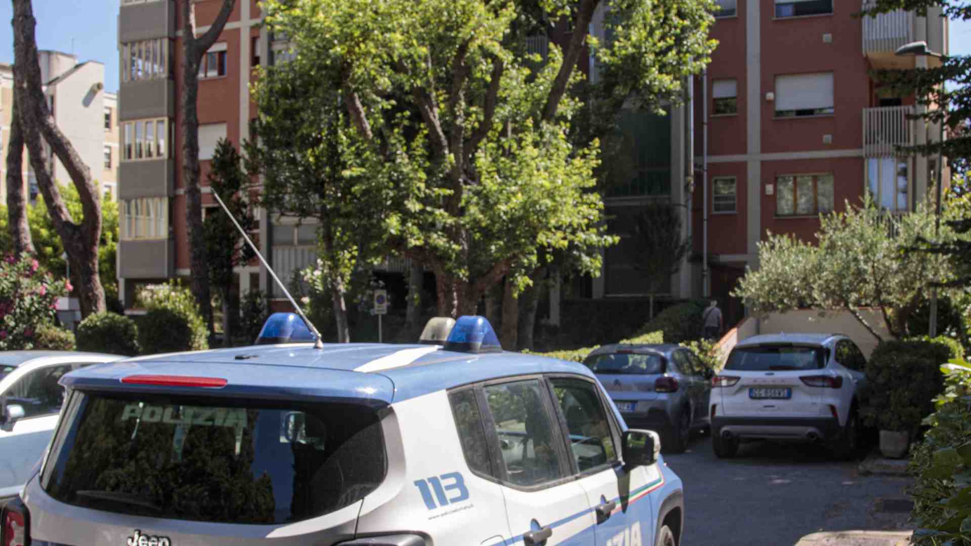 Immagine di Si getta dal tetto col figlio, tragedia a Rimini