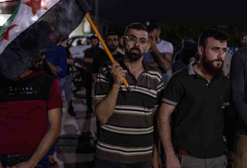 1 luglio 2024, Aleppo: manifestazione scatenata dalla violenza contro i siriani in Turchia (Foto Anas Alkharboutli/dpa via Getty Images) <br />
