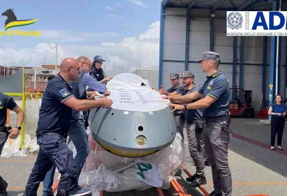 Uno dei due droni scoperti a bordo della MSC Arina dalla Guardia di Finanza a Gioia Tauro (foto: GdF e AdD)