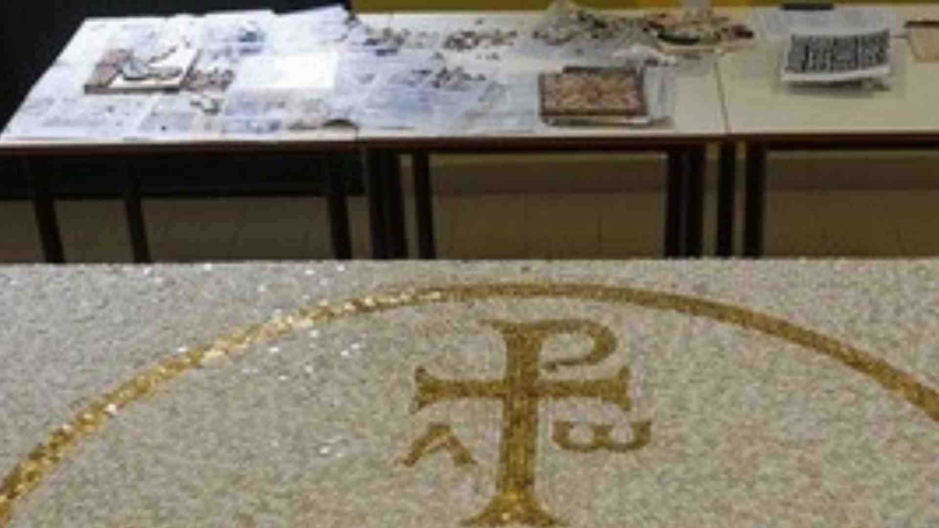 Immagine di I mosaici dei detenuti sull'altare di papa Francesco