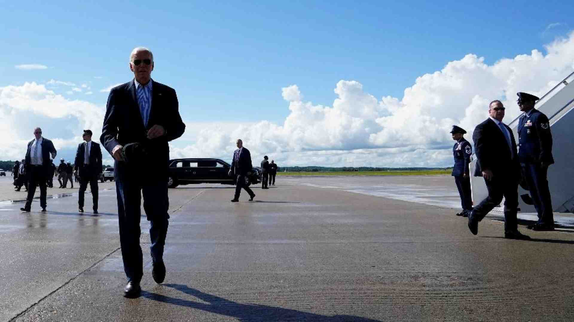 Immagine di Biden in tivù: «Lascio solo se me lo chiede Dio»