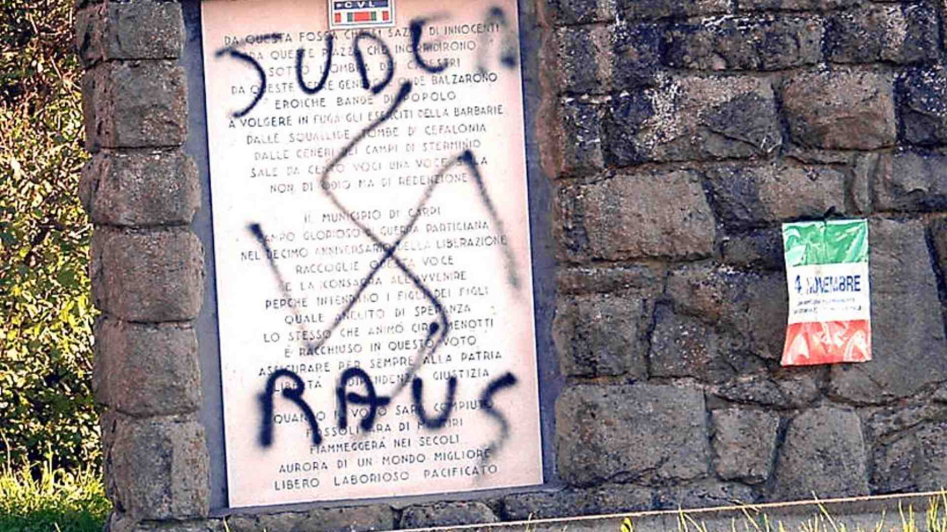Immagine di «Il vostro posto è nei forni». Il delirio antisemita corre sul web