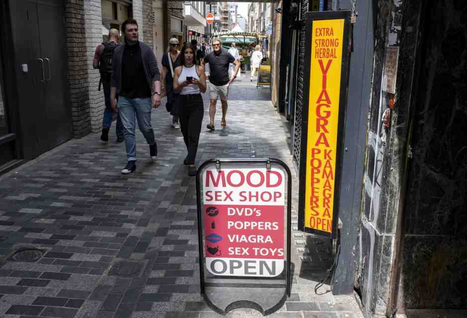 foto Getty, uno degli ultimi sex shop in Walker’s Court, a Londra <br />