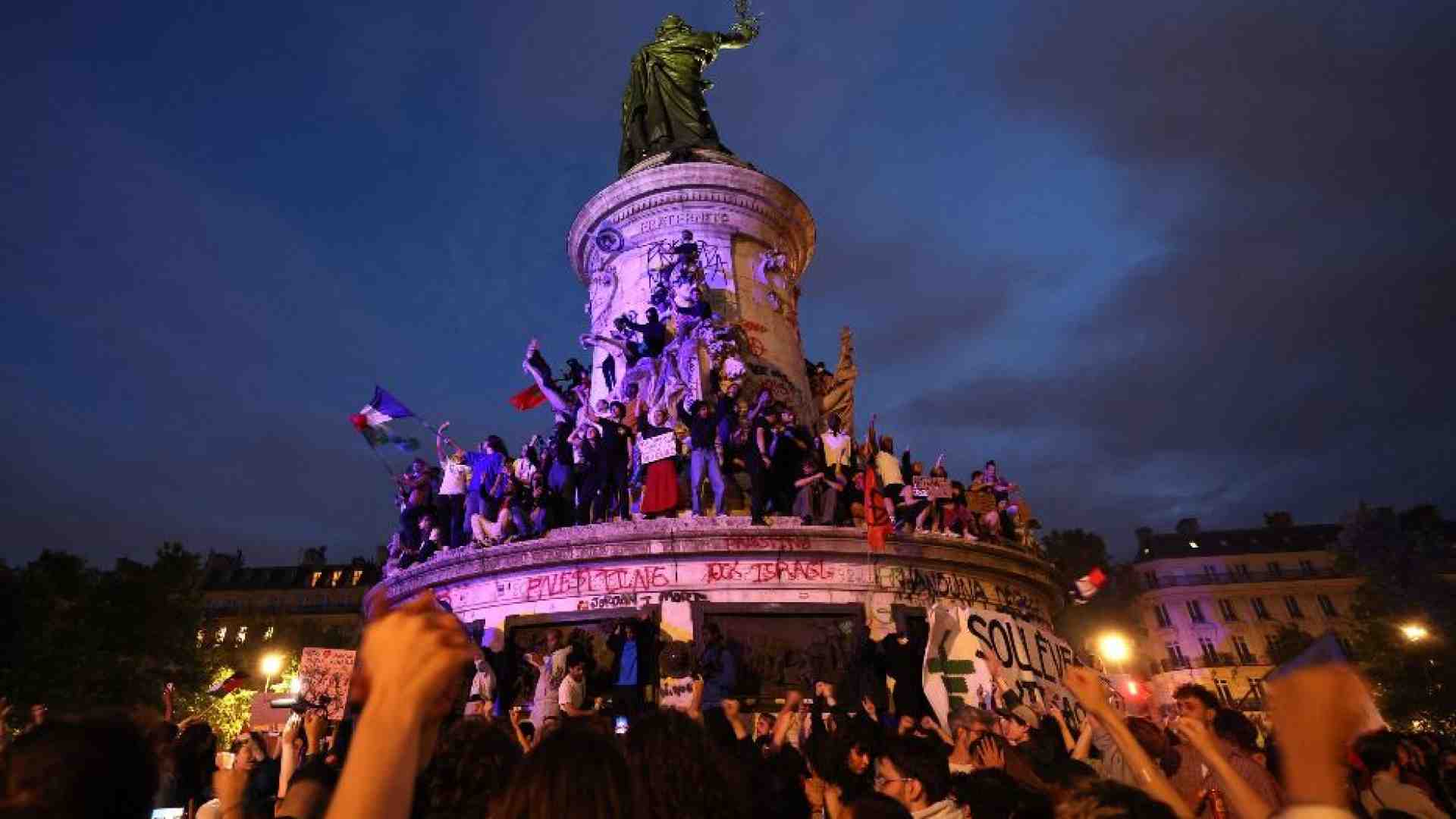 Immagine di Rovesciati i pronostici: vince la sinistra, Le Pen solo terza