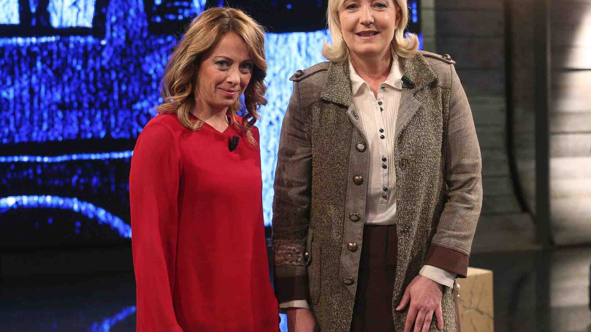 Immagine di L’antifascismo che avvicina Meloni più a Macron che a Le Pen