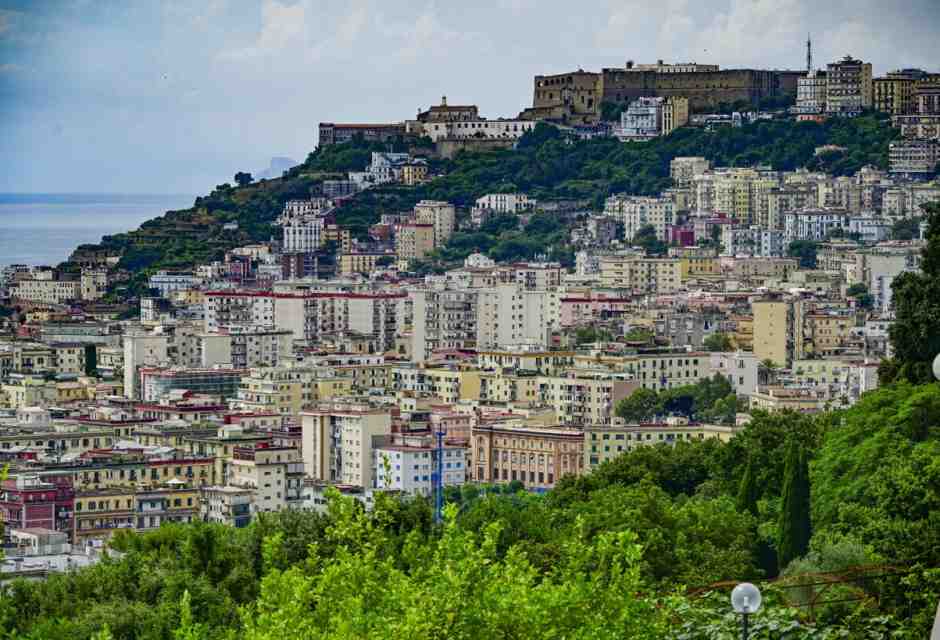 La collina del Vomero, a Napoli, vista da Capodimonte (foto Ansa)&nbsp;<br />
