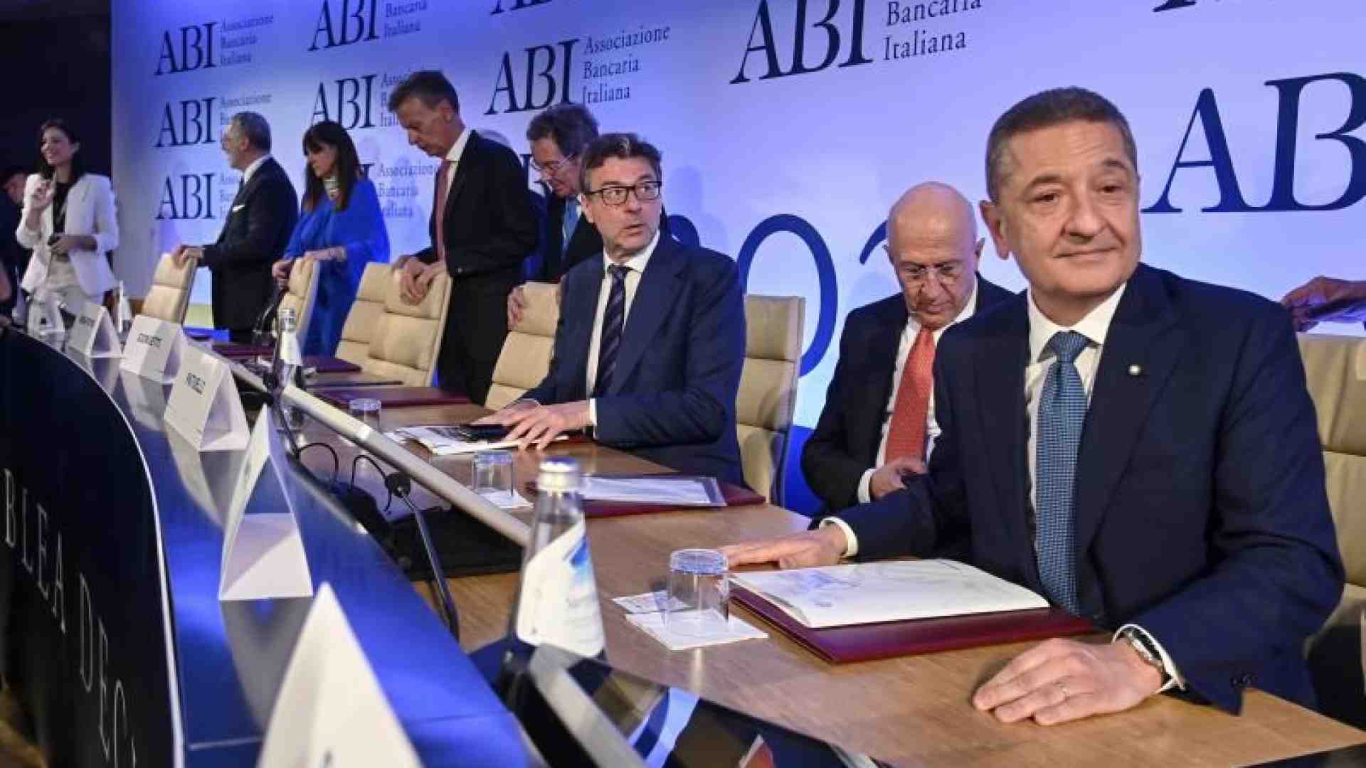 Immagine di Giorgetti: «No manovra lacrime e sangue». Ma Panetta diffida da troppo ottimismo