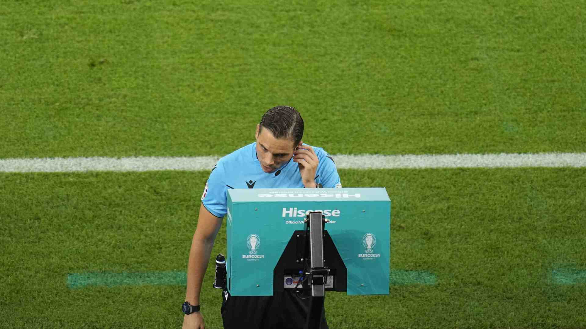 Immagine di Rigore o non rigore? Boh. Il calcio in mano al Var che non risolve mai nulla