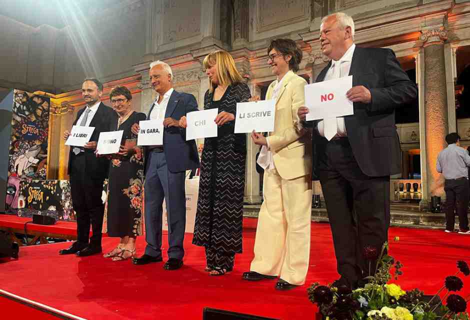 Perché non funziona il Premio Strega alla maniera di Sanremo
