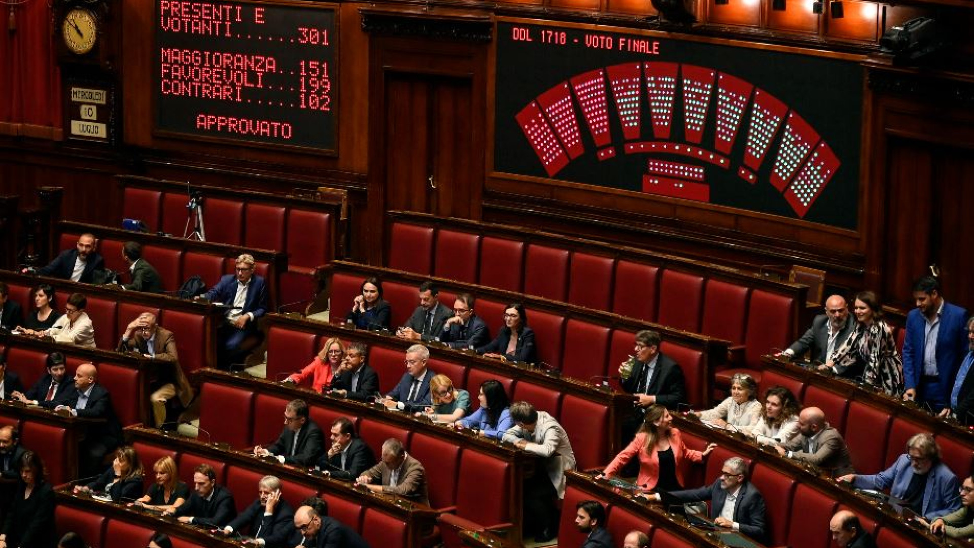 Immagine di Via l'abuso d'ufficio, più regole sulle intercettazioni: cosa c'è nel ddl Nordio