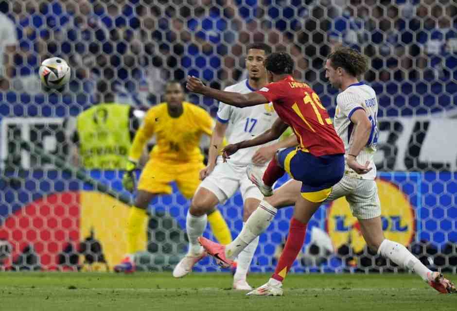 Il gol di Lamine Yamal contro la Francia (foto Ap, via LaPresse)