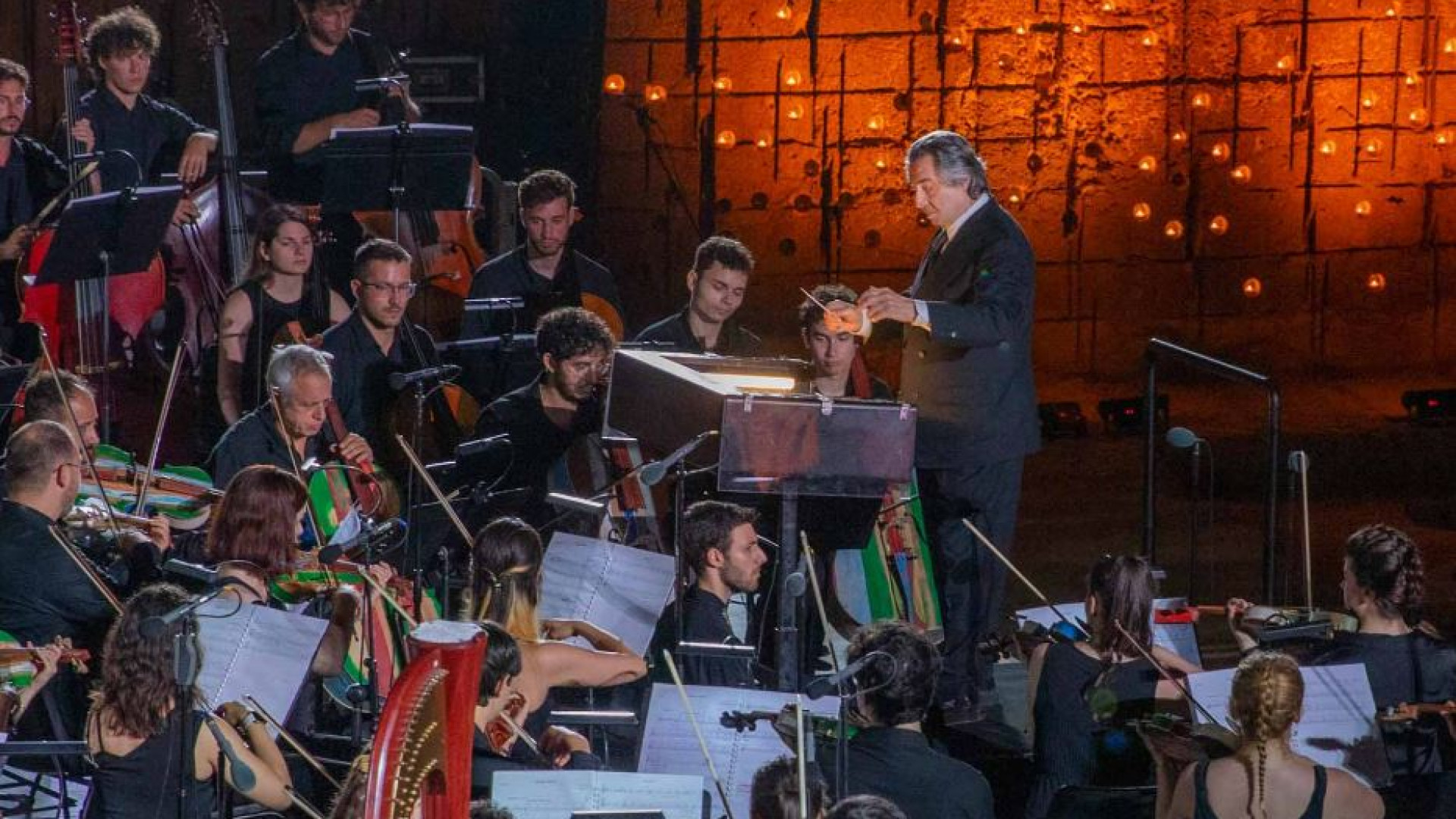 Immagine di "Le vie dell'amicizia": con Muti Maria piange i figli di Lampedusa