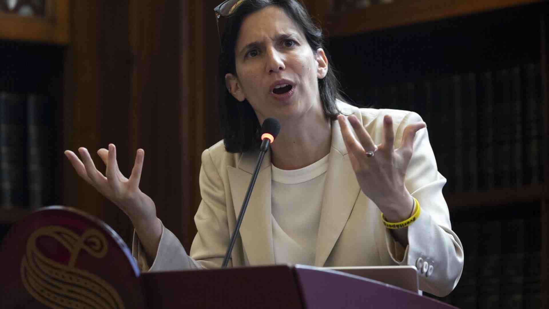 Immagine di “Quale prezzo pagano le donne al premierato?”, si chiede Schlein. E ce lo chiediamo pure noi