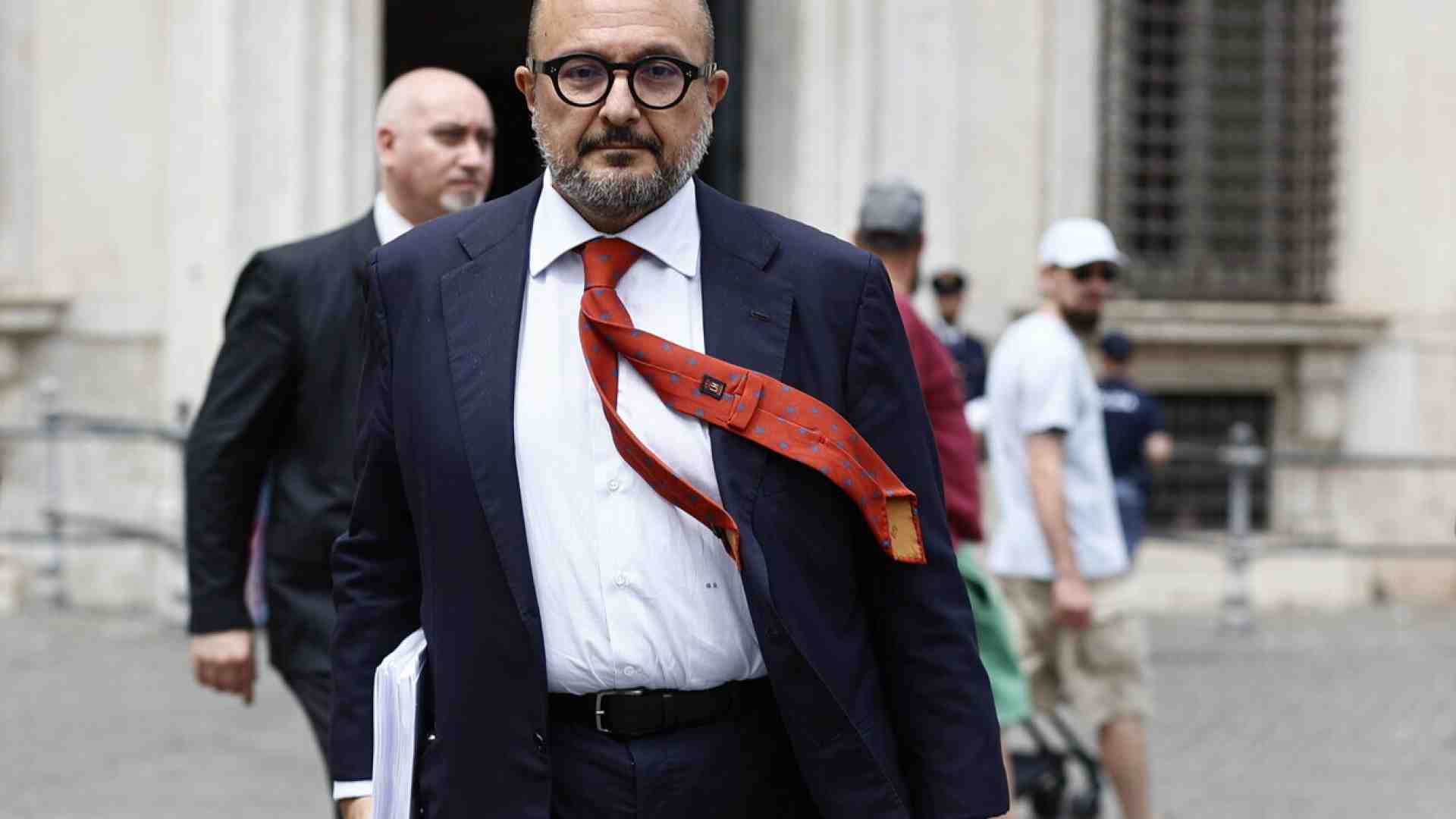 Immagine di Le ultime dal governo: contro cellulari a scuola, musica trap e proteste no-Ponte