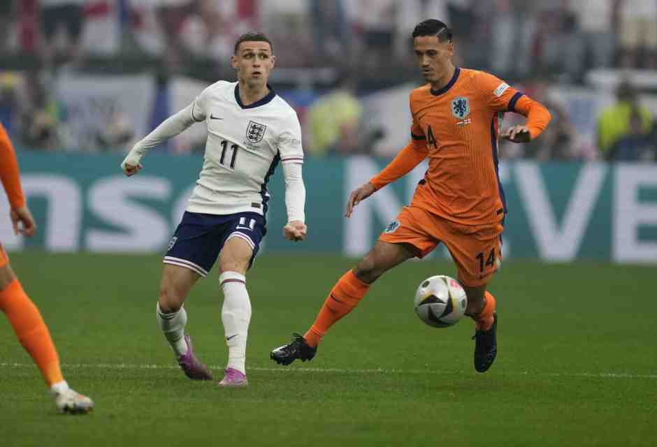 Tijjani Reijnders con la maglia della Nazionale dei Paesi Bassi durante la semifinale di Euro 2024 contro l'Inghilterra (foto Ap, via LaPresse)