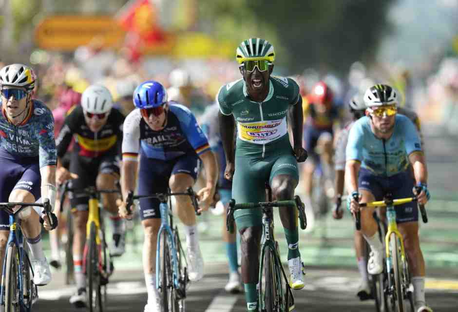Biniam Girmay ha vinto anche la 12a tappa del Tour de France 2024 (foto Ap, via LaPresse)