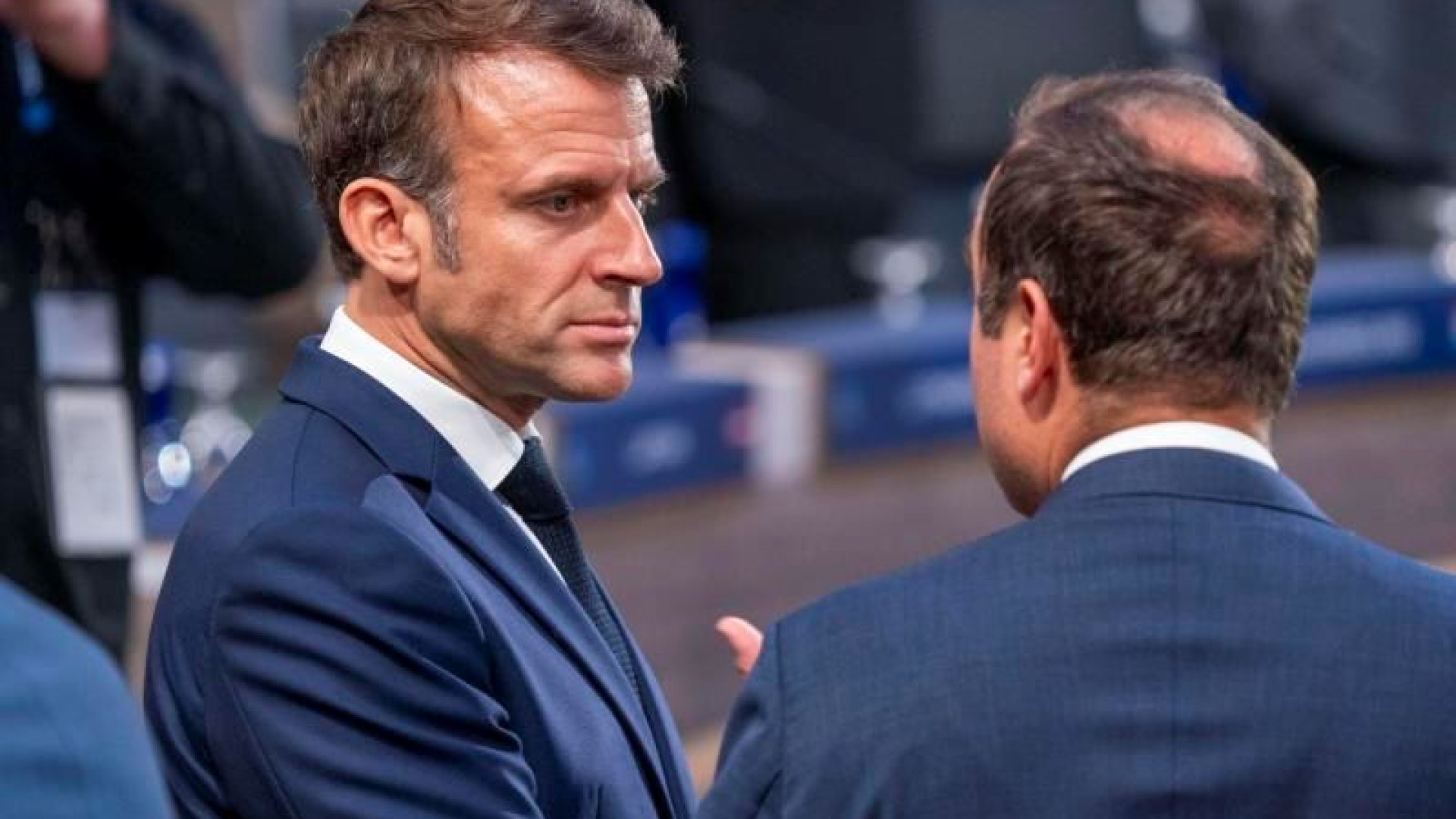 Immagine di Macron sfolla i clochard da Parigi. L'incubo delle Olimpiadi senza governo