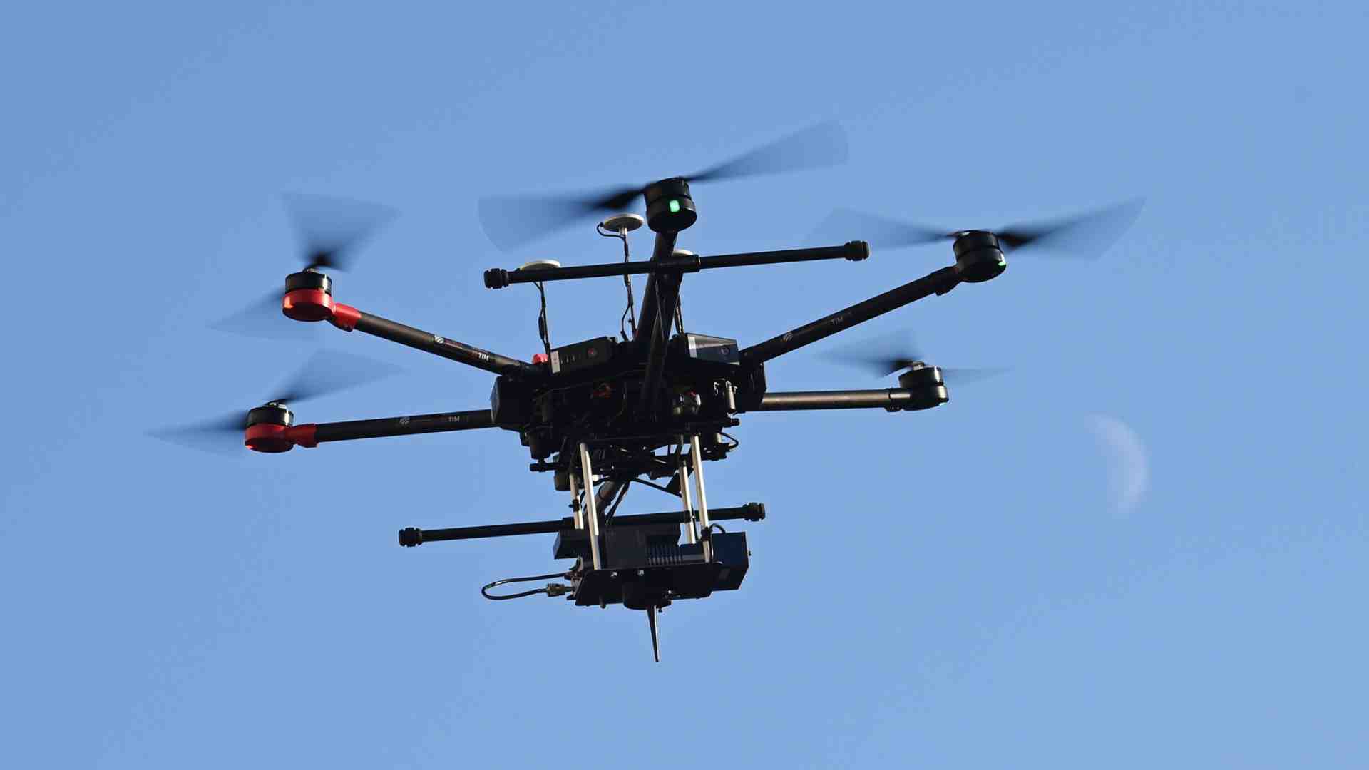 Immagine di La Corea produce un raggio laser che abbatte i droni con un dollaro e mezzo, e rivoluziona la guerra