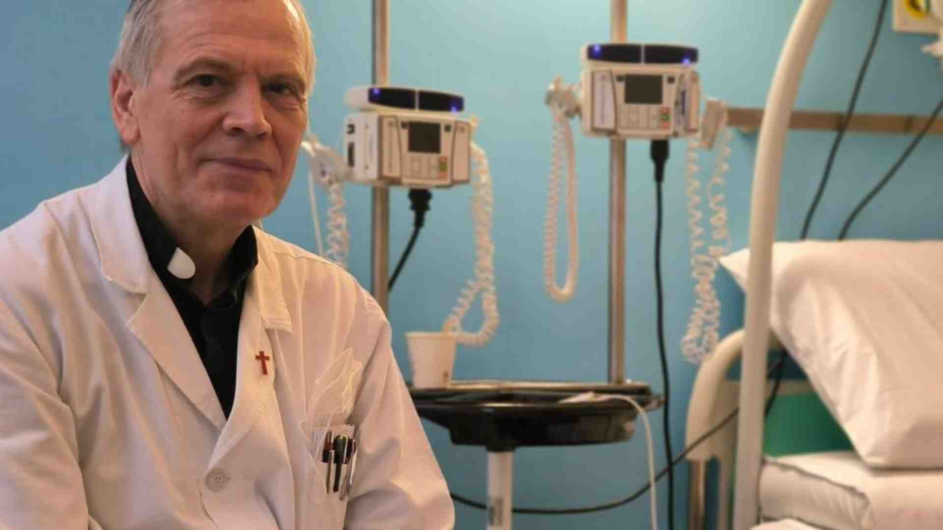 Immagine di «Cappellano con i malati di cancro, tra terapie religioni e spiritualità»