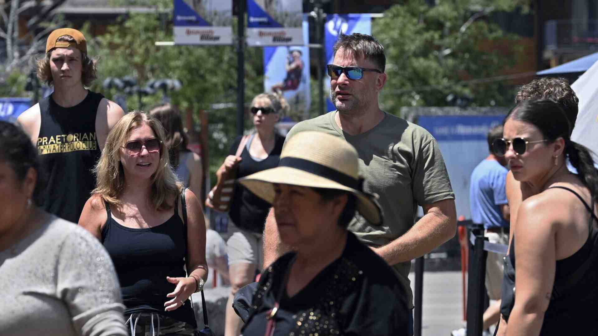Immagine di Neanche i mitra ad acqua fermerebbero l'overtourism