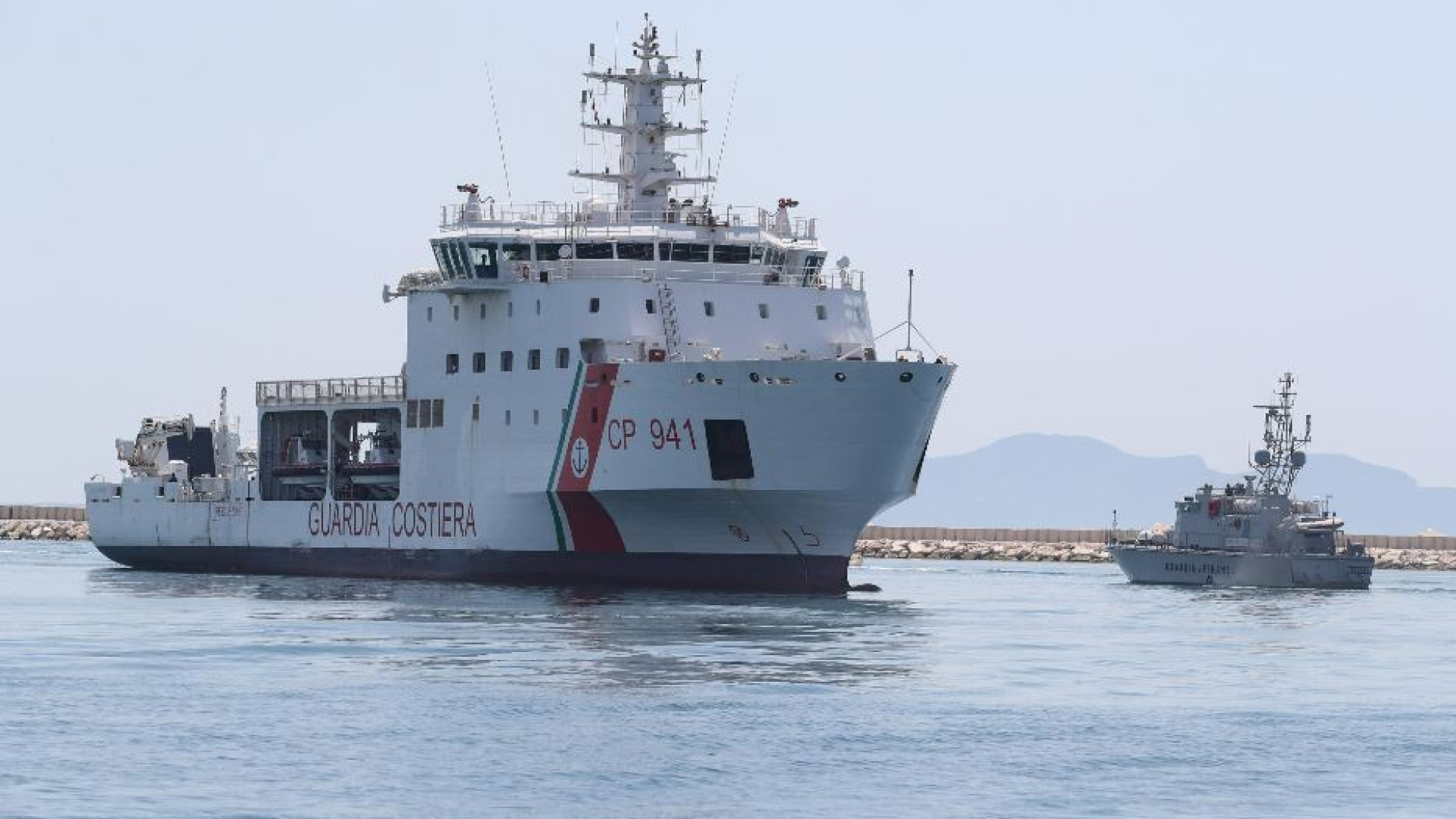 Immagine di Le reliquie di santa Rosalia sulla Diciotti: «In mare le vite vanno salvate»