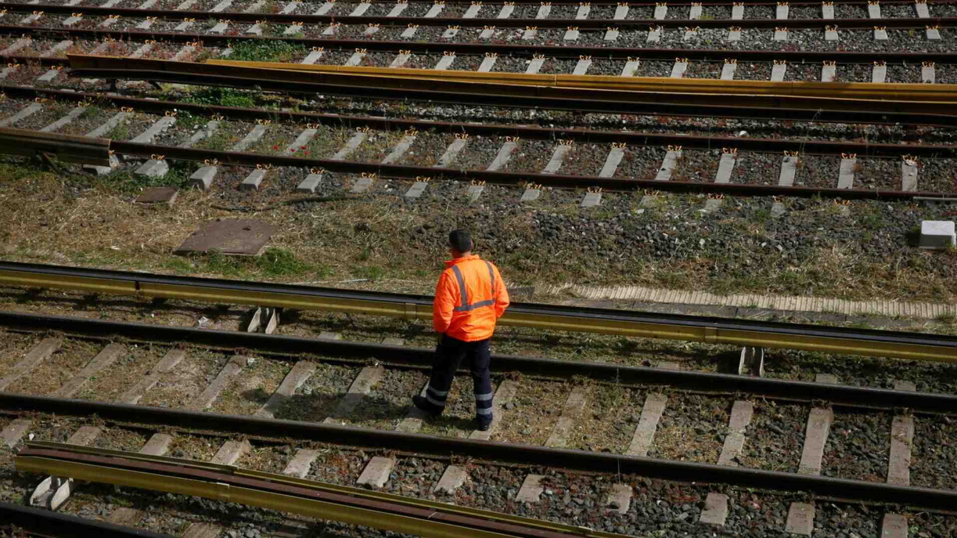 Immagine di Dove va il treno. Cosa vuole fare Giorgetti con Ferrovie?