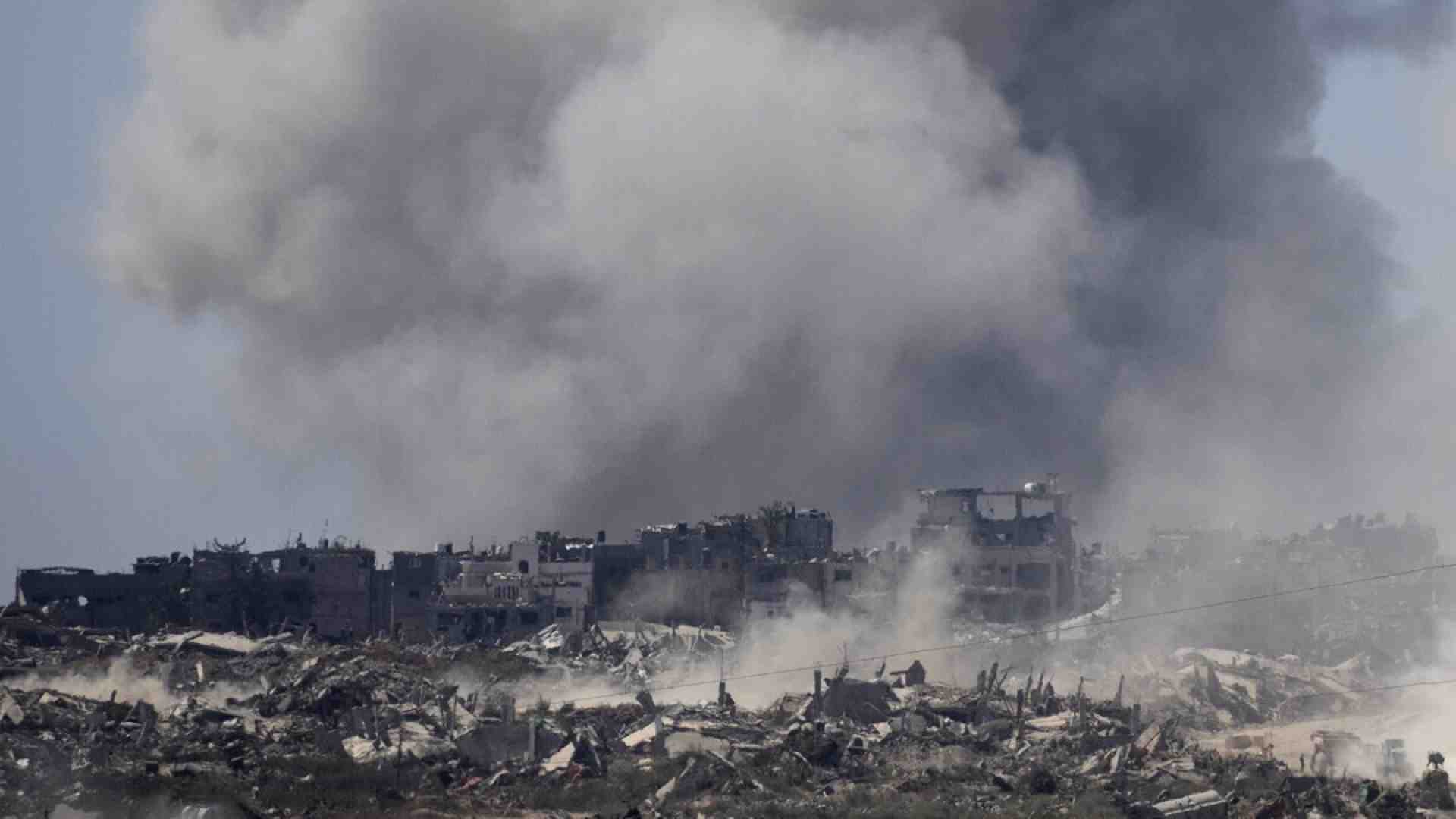 Immagine di Instant Gaza. Librerie invase da opere sul tema politico del momento