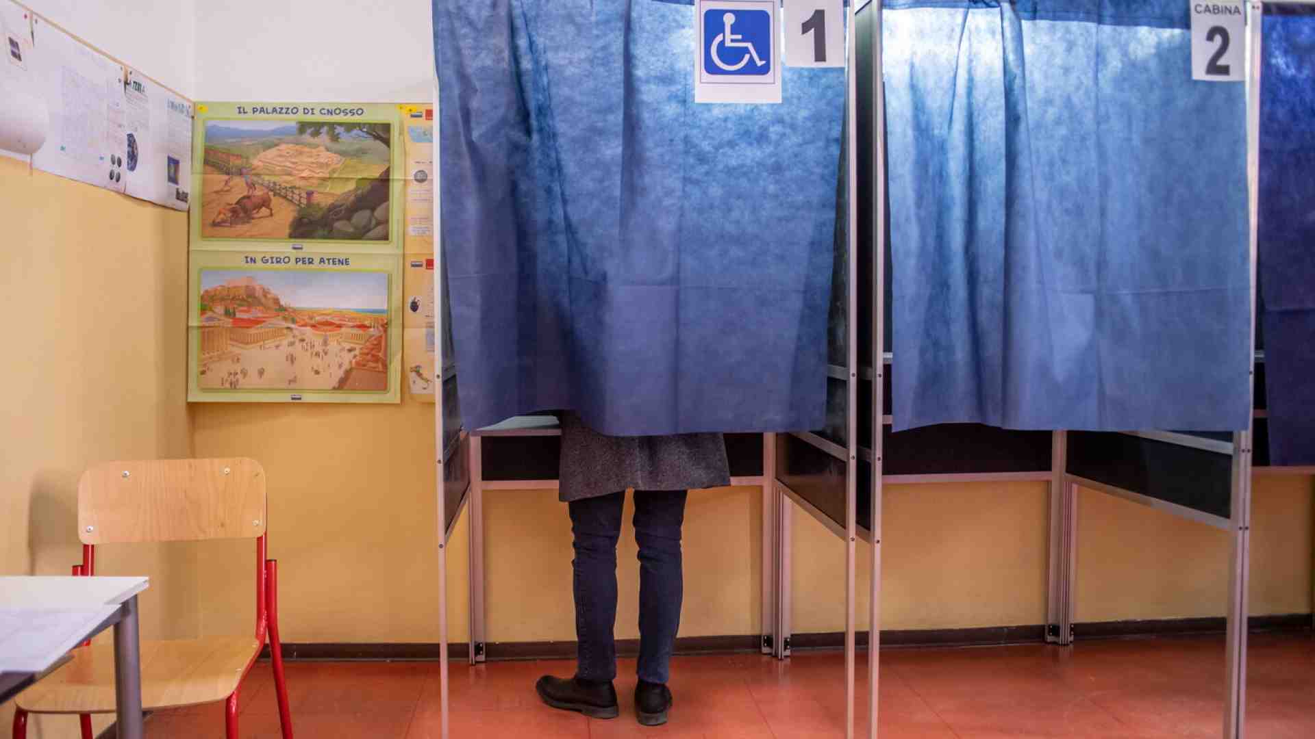 Immagine di Questa fragile democrazia. Gli indici per misurarla, gli anticorpi per non disperare