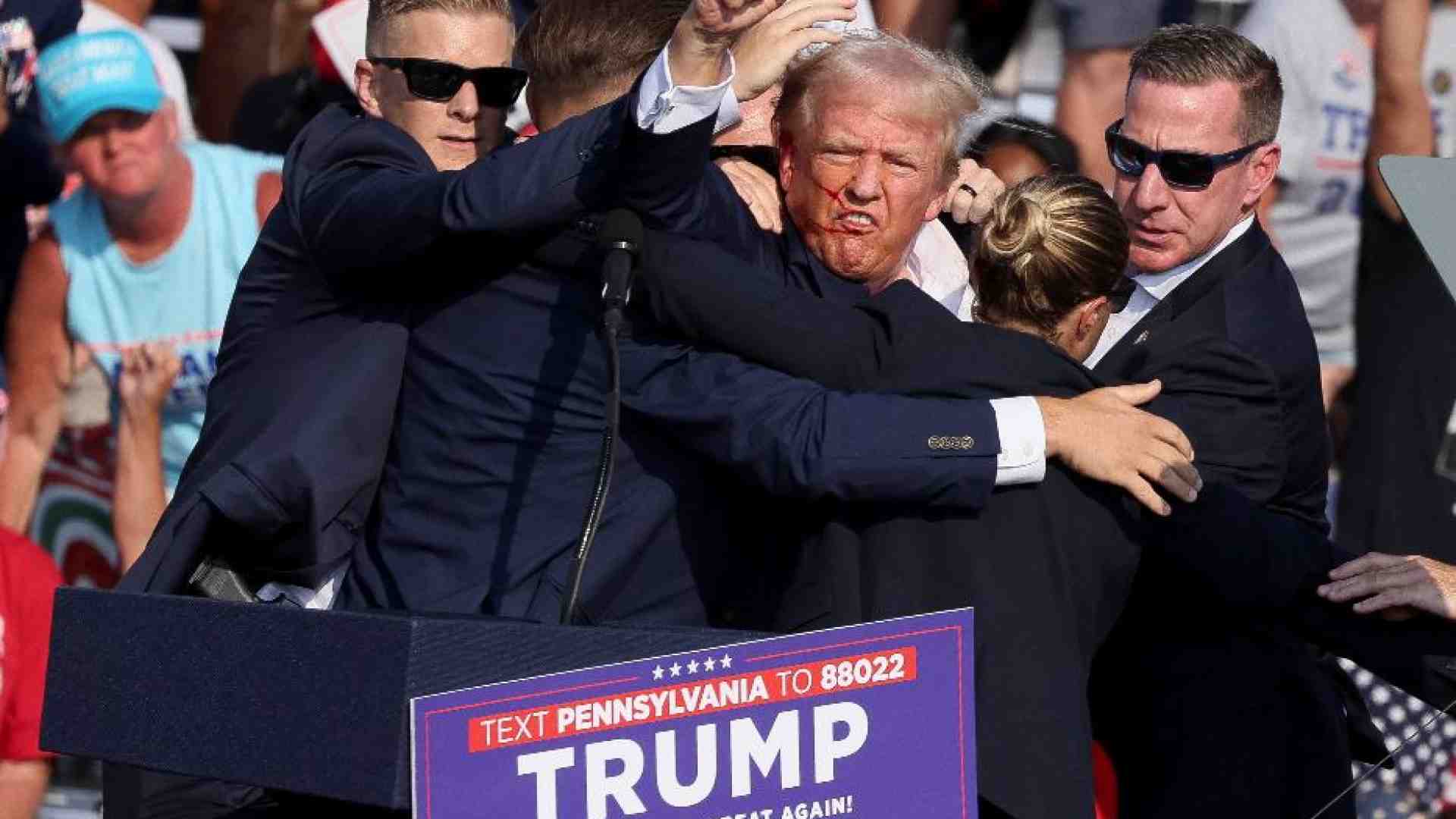 Immagine di Attentato a Trump, ferito a un orecchio. Che succede adesso in America?