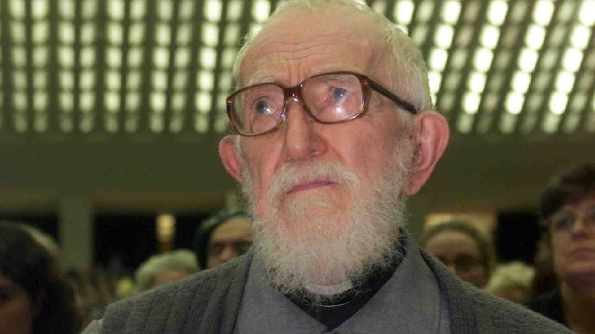 Immagine di Choc in Francia: l'Abbé Pierre accusato di violenze sessuali