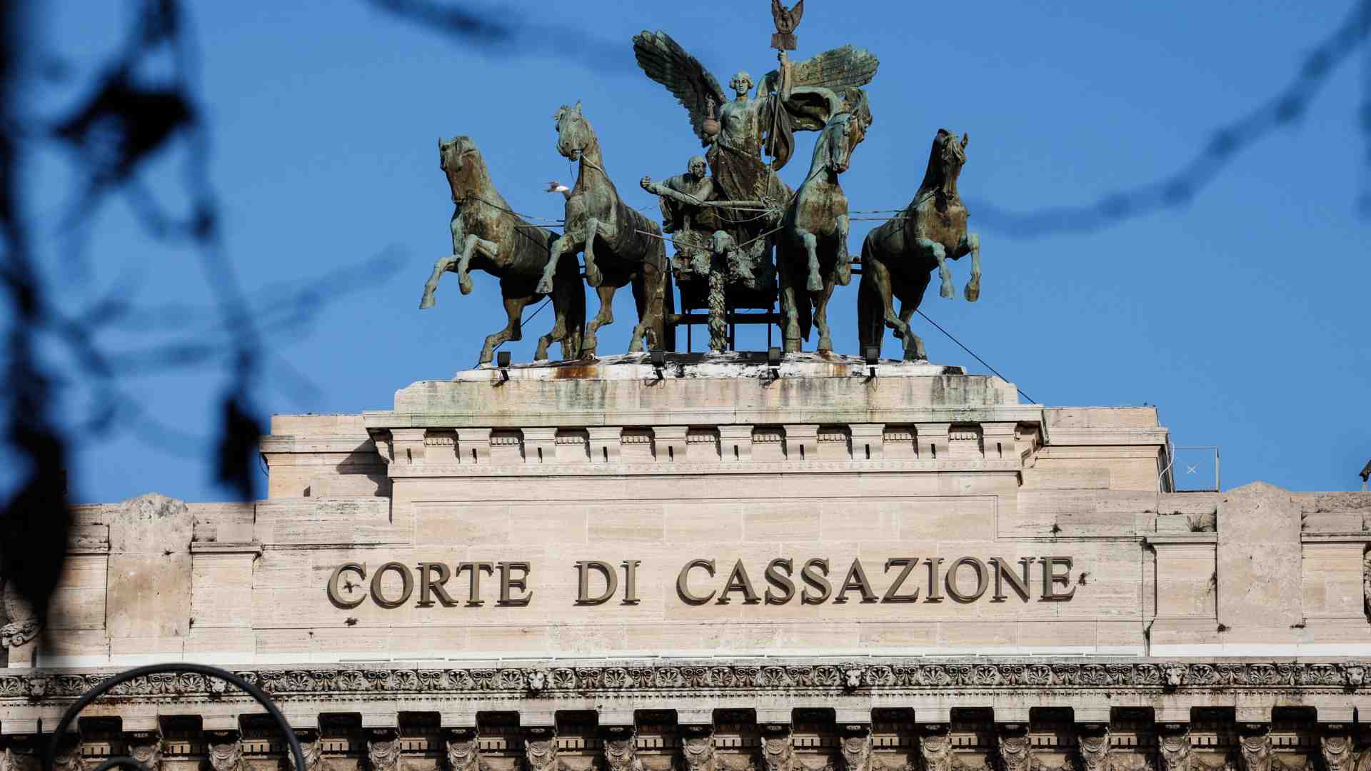 Immagine di La Corte Costituzionale invita a un approccio più liberale per evitare la “paura della firma”