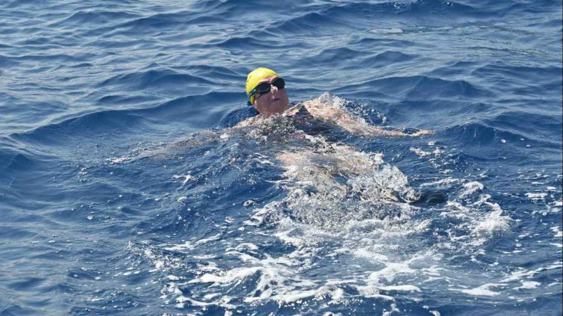 Immagine di Malata di Parkinson attraversa lo Stretto a nuoto per aiutare la ricerca