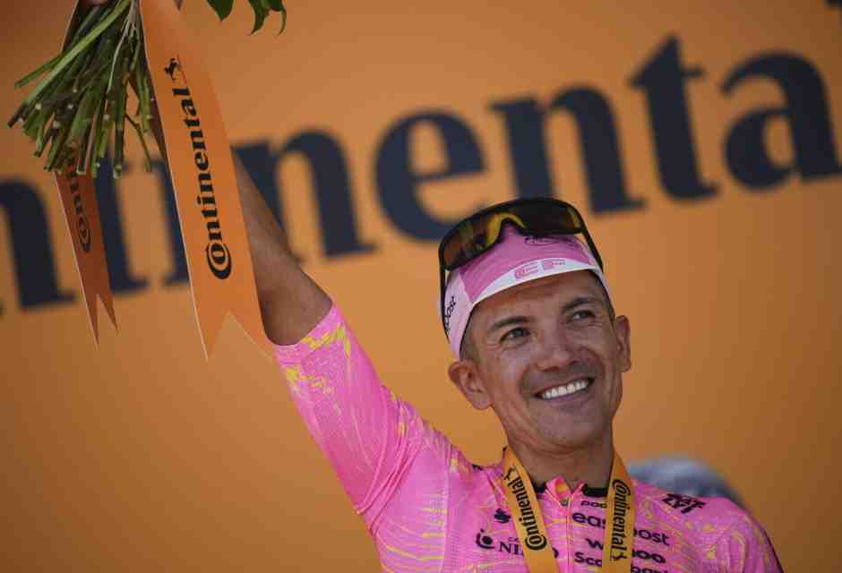 Richard Carapaz ha vinto la 17a tappa del Tour de France 2024 (foto Ap, via LaPresse)