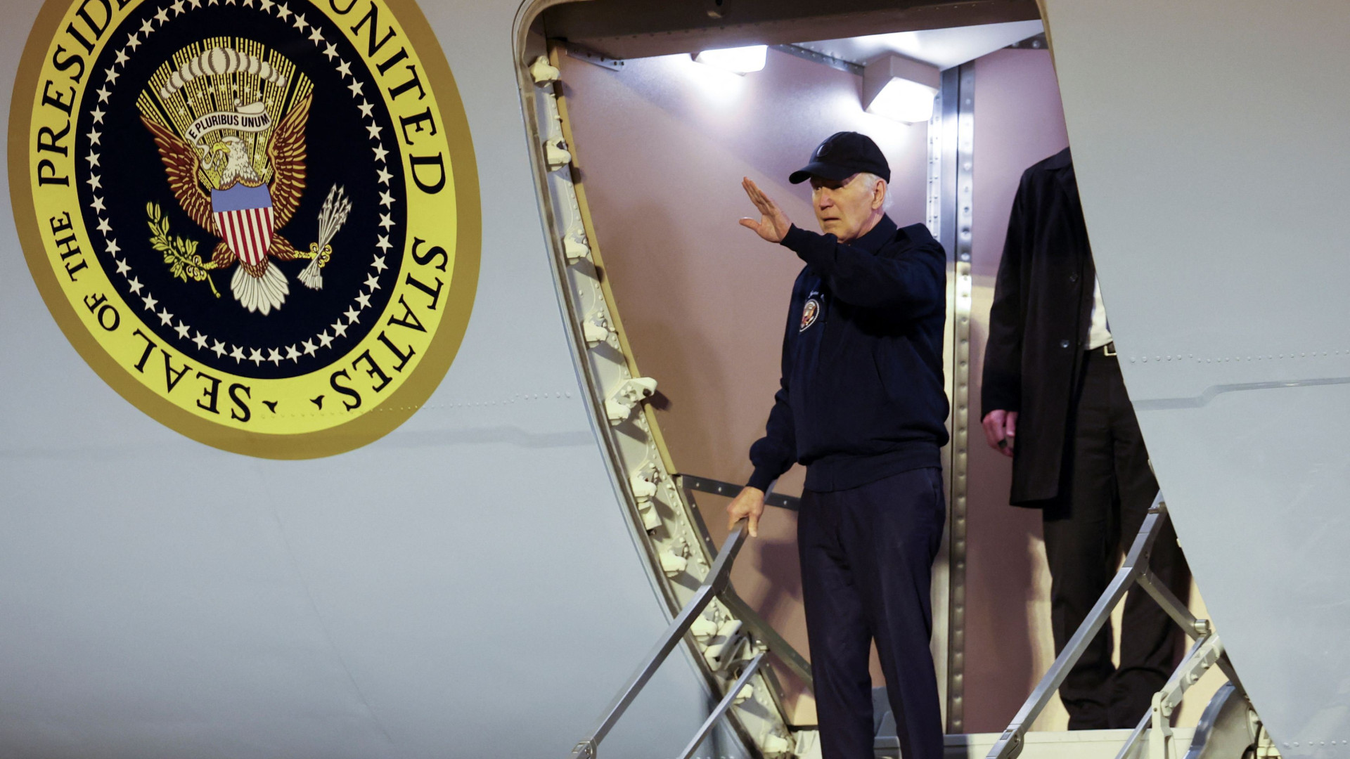 Immagine di Covid, rivolta dem: Biden sotto assedio. I media: lascerà nel weekend