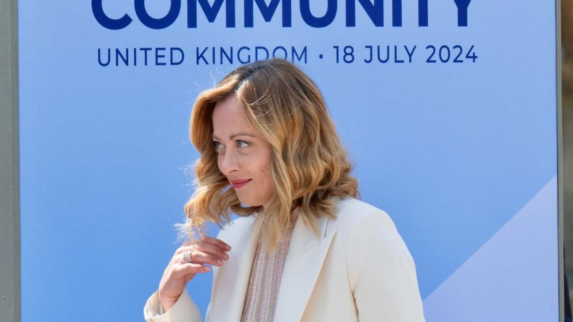 Immagine di Meloni sceglie di restare sulla destra-destra e alla fine ordina il "no"