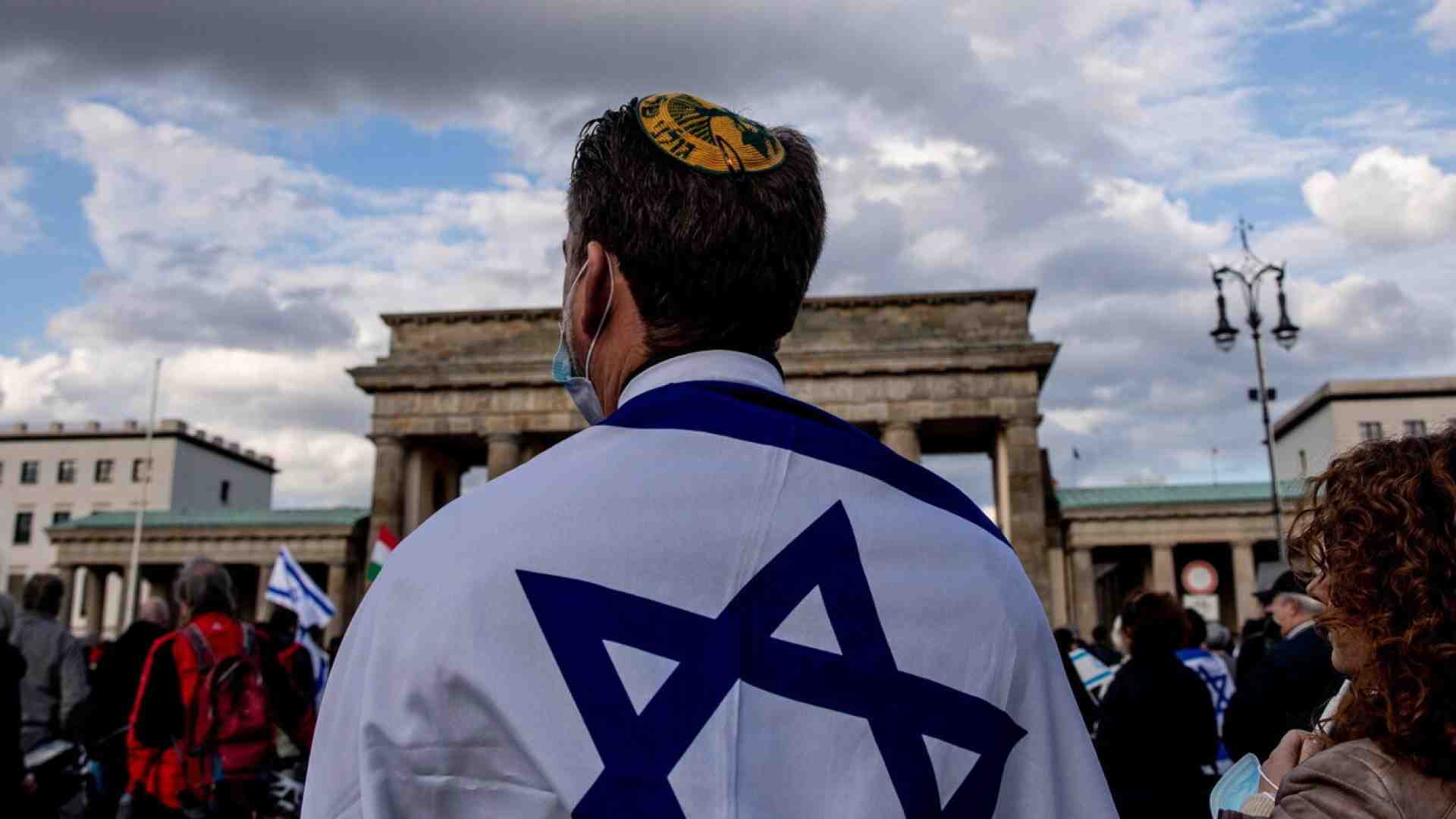 Immagine di “Se Gaza brucia, noi bruciamo Berlino”. Succede in Germania. Ebrei sotto assedio
