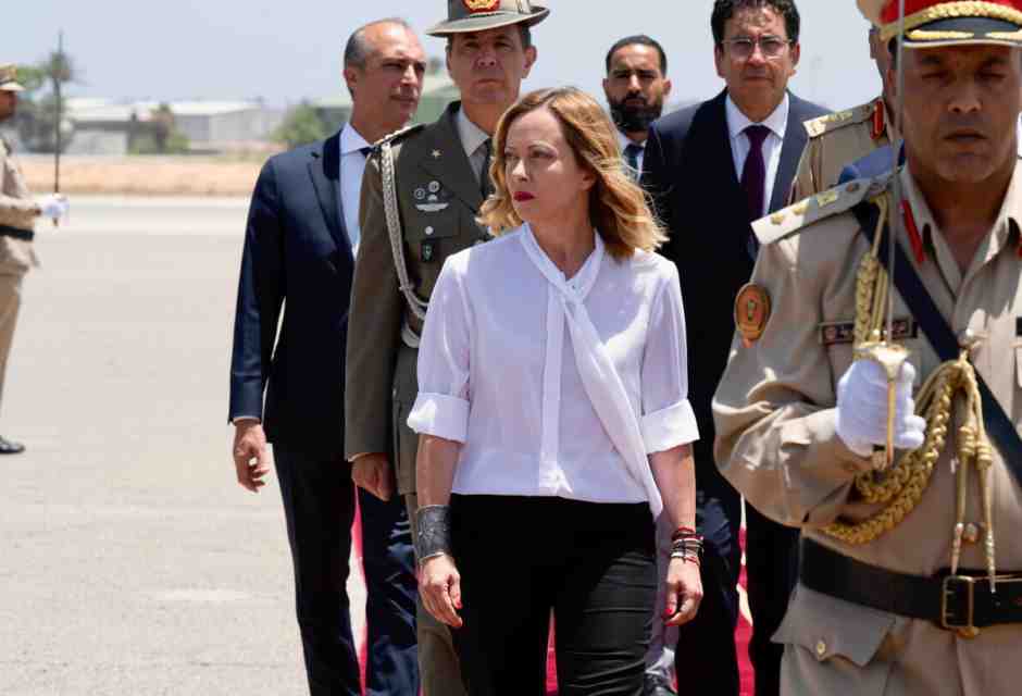 Meloni: "Ascolto Ursula, poi decido alla luce del sole". Trattativa sulla vicepresidenza operativa