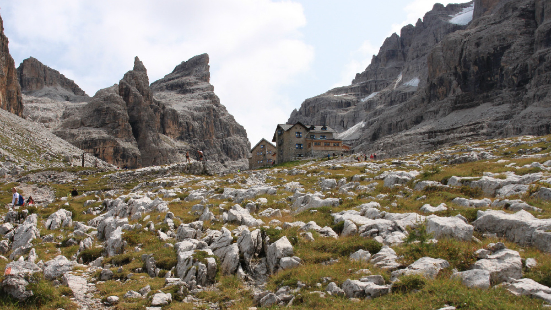 Immagine di A Pinzolo, in quota con la mitica “Cremo”