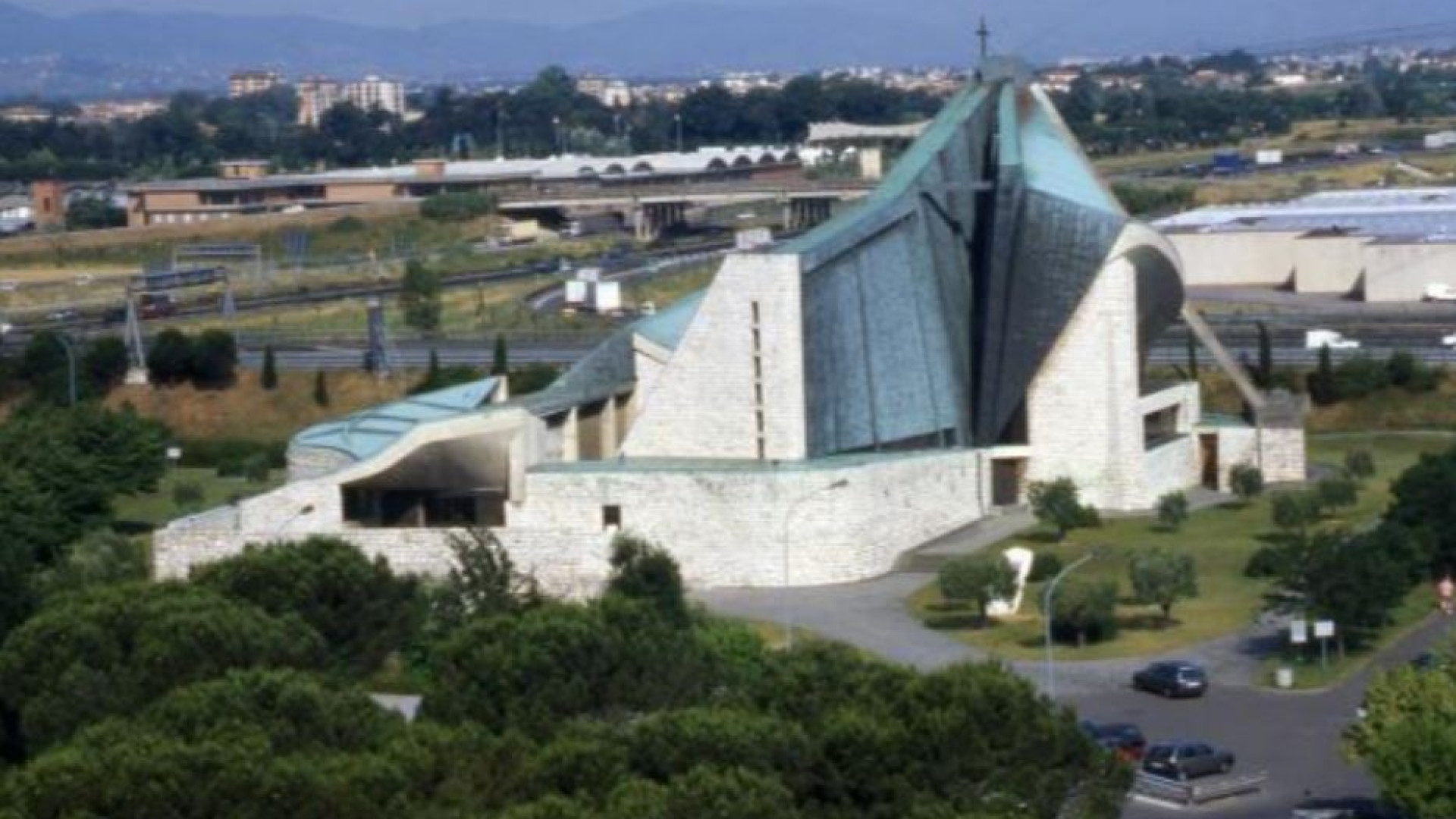 Immagine di Da 60 anni una tenda sull’autostrada A1