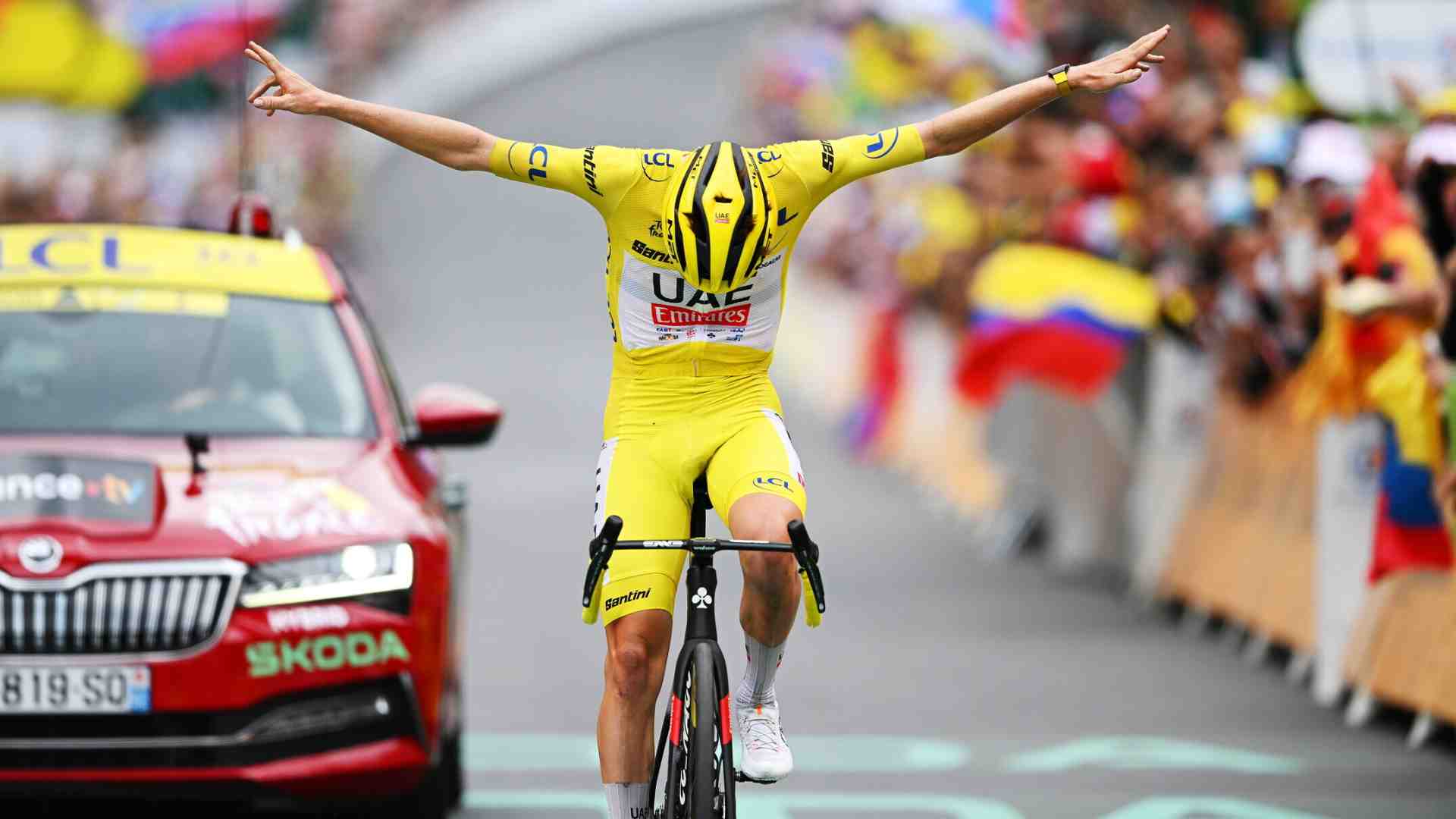 Immagine di Tour de France. L'inchino di Tadej Pogacar