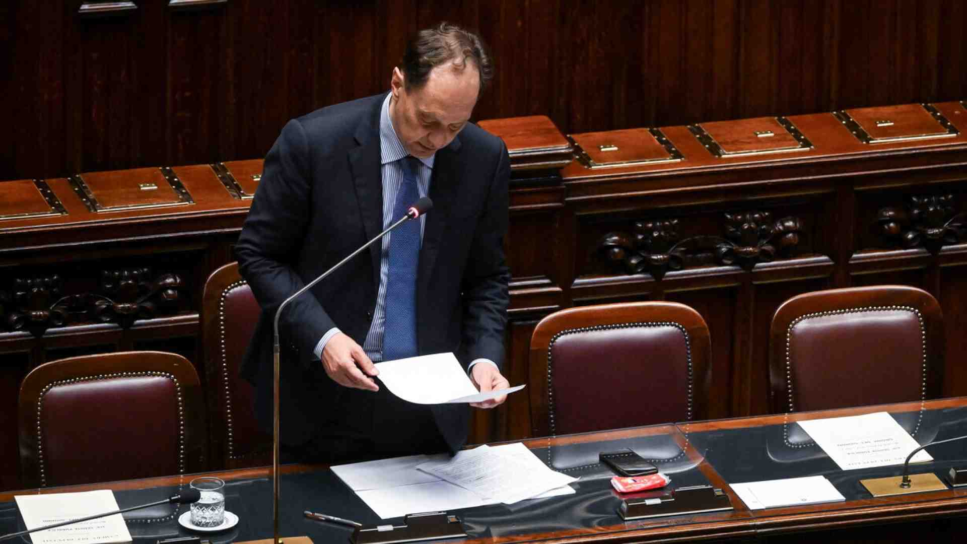 Immagine di Palazzo Chigi detta i tempi: “Avanti con due decreti a settimana per camera”. O il Parlamento andrà in tilt