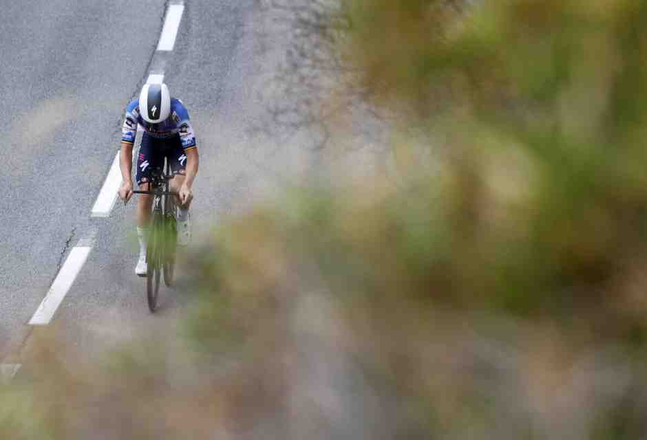 Gli spettatori solitari: la cosa più bella (e umana) del Tour de France