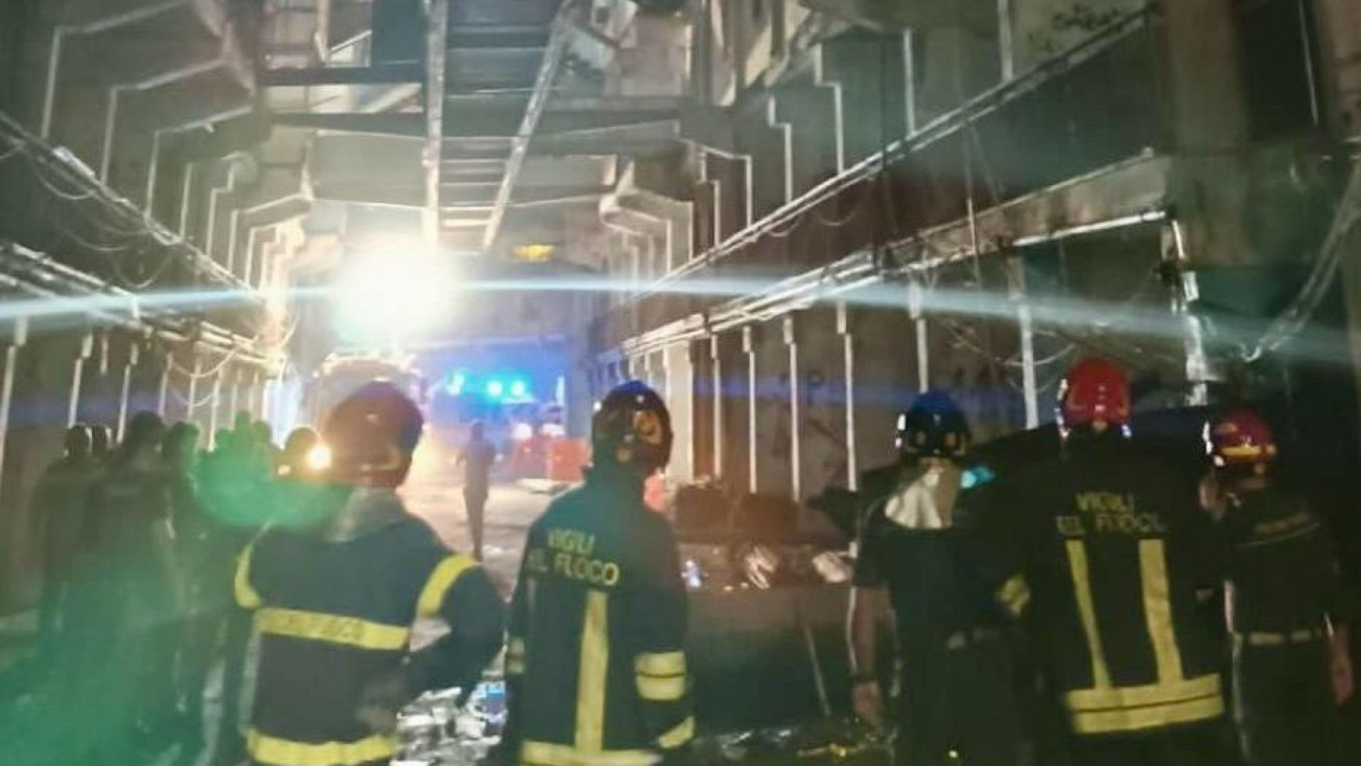 Immagine di Il crollo, le due vittime, i bimbi feriti: cosa è successo a Scampia