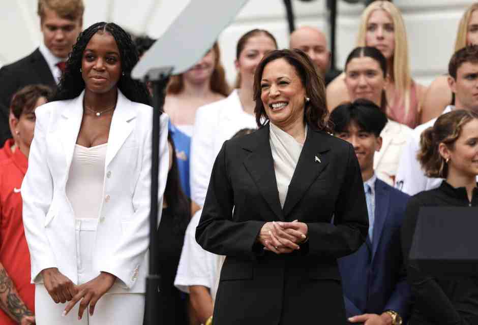 Kamala Harris rovescia la retorica del "fight" a suo vantaggio