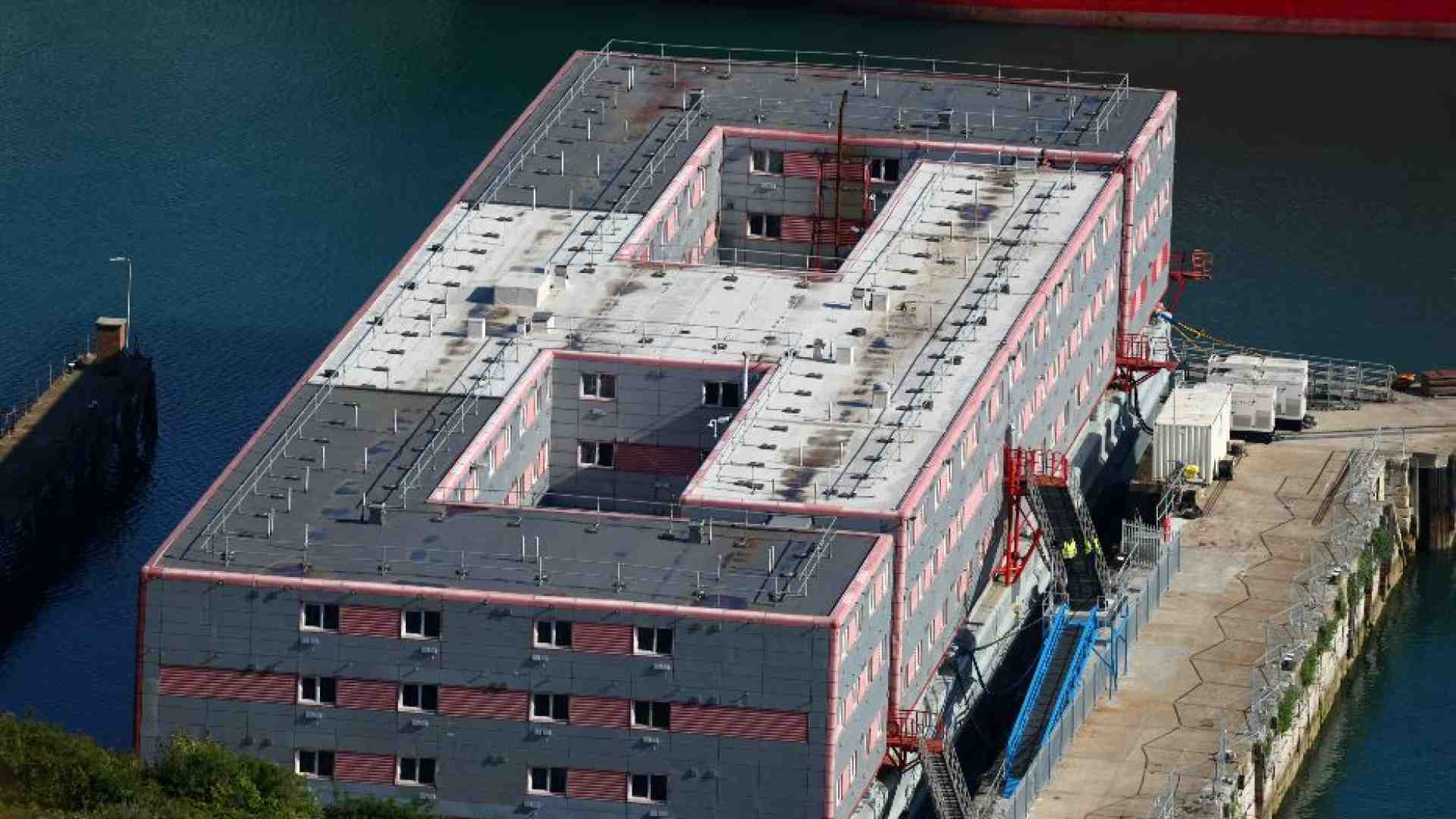 Immagine di Starmer ha deciso di “affondare” il centro galleggiante per i migranti