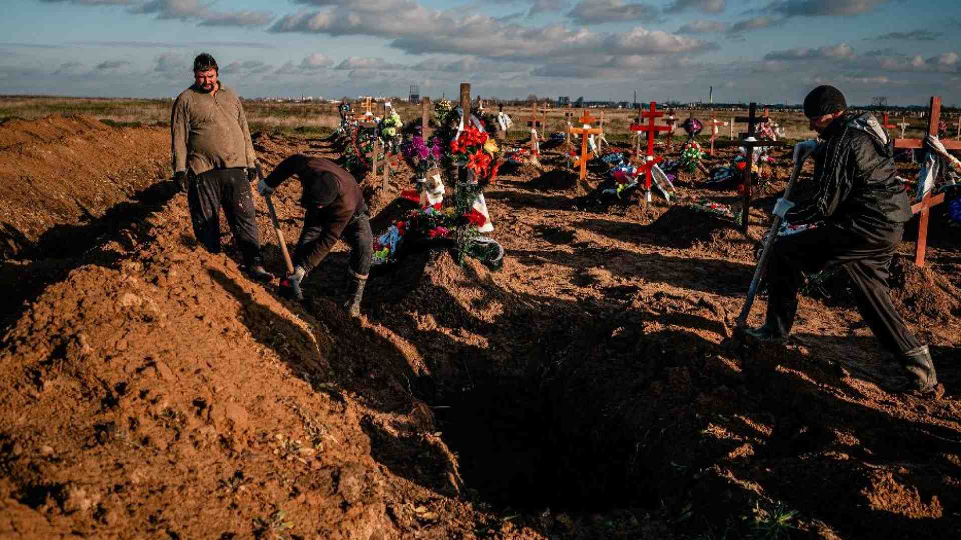 Immagine di Guerra e Covid: i grandi investimenti di Mosca per costruire cimiteri