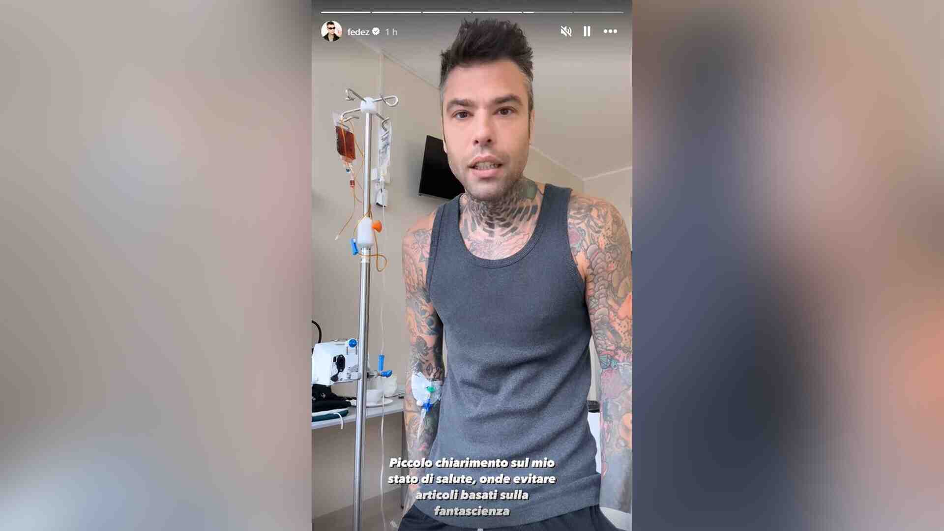 Immagine di Fedez dopo il ricovero: "Alcol e droghe? Ricostruzioni da fantascienza"