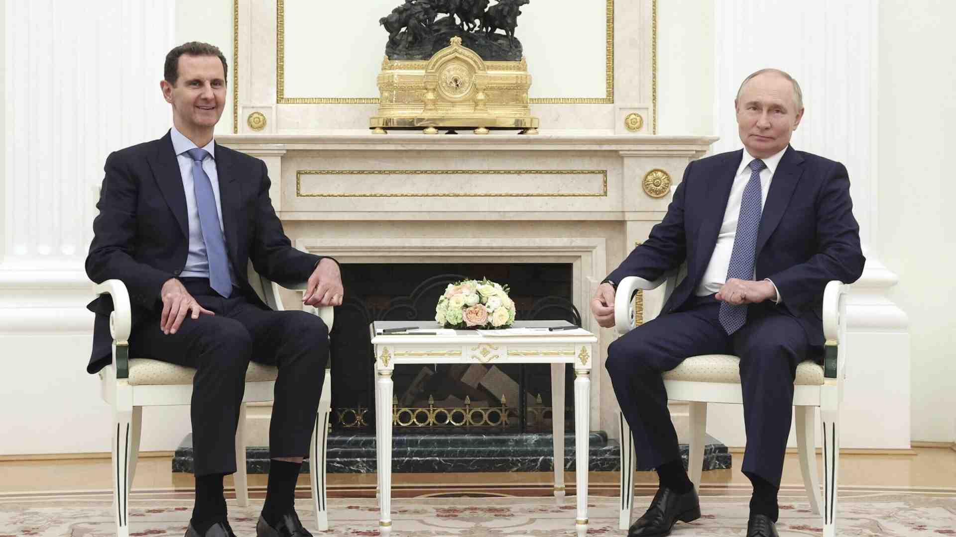 Immagine di Assad a Mosca da Putin si fa dettare le ultime richieste russe