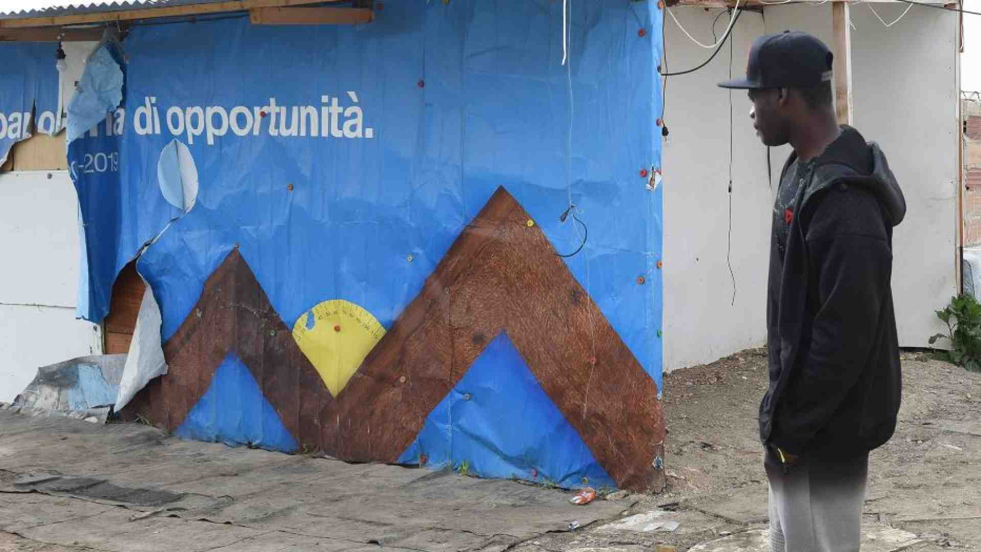 Immagine di Il ghetto dei braccianti diventa una scuola (per una settimana)