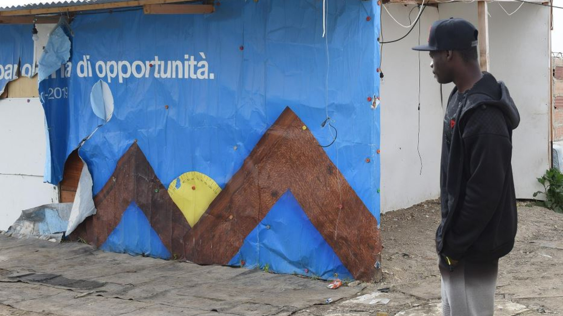 Immagine di Il ghetto dei braccianti diventa una scuola (per una settimana)